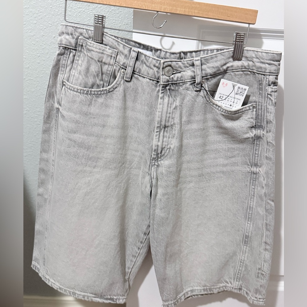 Zara Brand New Denim Bermuda High rise 
Gray wash Jean Shorts